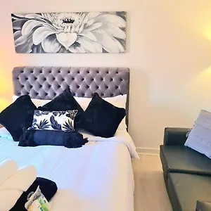 Immaculate 3-bedrooms Apartment